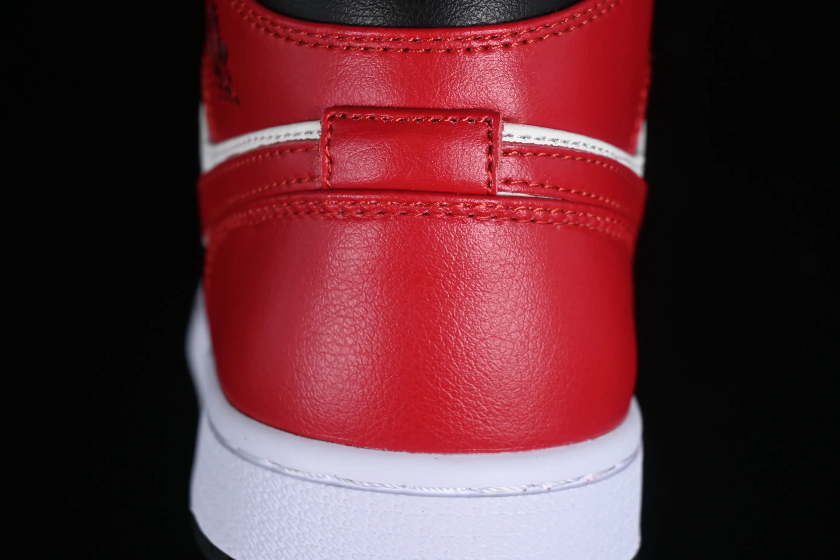 All categories Air Jordan Jordan series basketball shoes Air Jordan 1 Mid Air Jordan 1 Mid "Black Toe" AJ1 Joe 1 white black red Zhongbang basketball shoes BQ6472-160